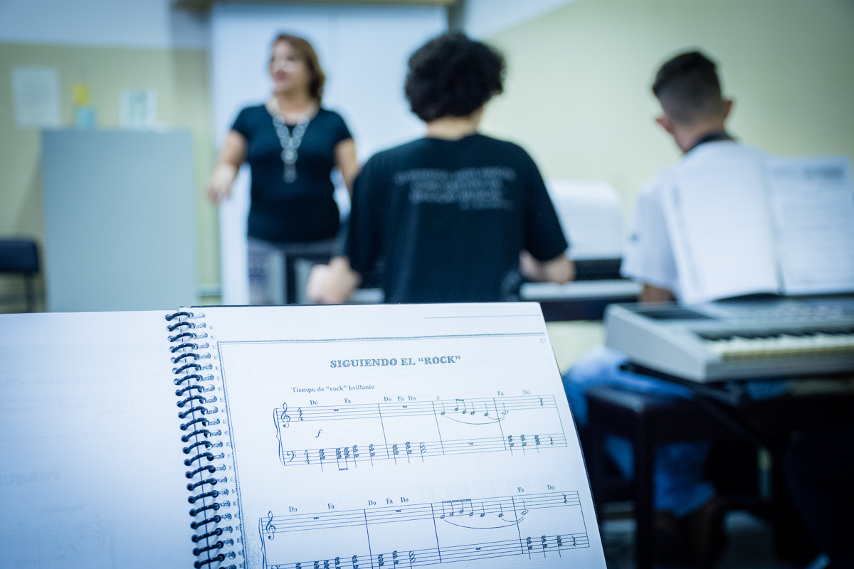 Música - laboratório de instrumento funcional - teclados eletrônicos